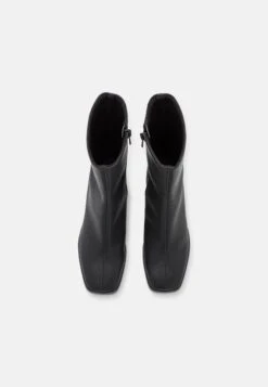 Monki Bottines - Black Dark -Mode Soldes 1ceccae4a3684796b9b12cfbf404cfe4