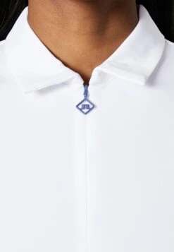 Evelina - Polo - Airy Blue 13 Evelina - Polo - Airy Blue -Mode Soldes 37491a7a4606432aae51a08bbcaf2610