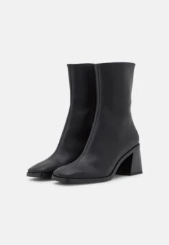 Monki Bottines - Black Dark -Mode Soldes 3989a653bdd24719b2914d9406867d30