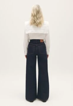 CLAUDIE PIERLOT Pandore - Jean Flare - Denim Brut 10 CLAUDIE PIERLOT Pandore - Jean Flare - Denim Brut -Mode Soldes 44a3ab6220e94890af6b364e826cac84