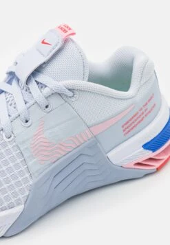 Nike Performance Metcon 8 - Chaussures Fitness - Football Grey/White/Blue Whisper/Med Soft Pink/Hyper Royal/Light Crimson -Mode Soldes 52dbaa91b27a41acafbeb340e766faa3
