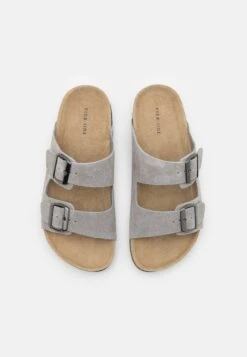 Pier One Leather Unisex - Chaussons - Grey -Mode Soldes 6e172422b00e484a8ac21c5f565af9d6