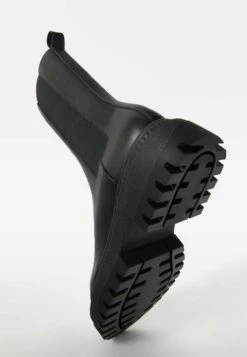 BERSHKA Flat With Elastic Gores - Boots À Talons - Black -Mode Soldes 73bedb1b10234ae1a0e3183e44674d06