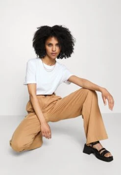 Petite Business Casual Wide Legs With Front Pleats - Pantalon Classique - Beige -Mode Soldes 76a1b0814ce6475195d0c38eab76c036