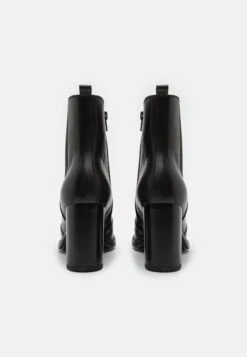 Leather - Bottines À Talons Hauts - Black 11 Leather - Bottines À Talons Hauts - Black -Mode Soldes 8285c3f6f7d94045bb79e27db56d5a46