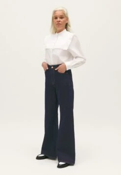 CLAUDIE PIERLOT Pandore - Jean Flare - Denim Brut 11 CLAUDIE PIERLOT Pandore - Jean Flare - Denim Brut -Mode Soldes 967ea3bc2ff340c8b3cef26bb83eed7b