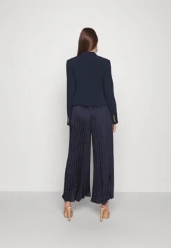 MICHAEL Michael Kors Fitted Db Crop Blazer - Blazer - Midnightblue 10 MICHAEL Michael Kors Fitted Db Crop Blazer - Blazer - Midnightblue -Mode Soldes a6d876420f504a81a4fd53ac045f9d7d