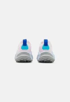 Nike Performance Zoomx Zegama - Chaussures De Running - Pearl Pink/Blue Whisper/Coconut Milk/Baltic Blue/Football Grey -Mode Soldes db0a9ca54d9042cc863a4a767b94762a